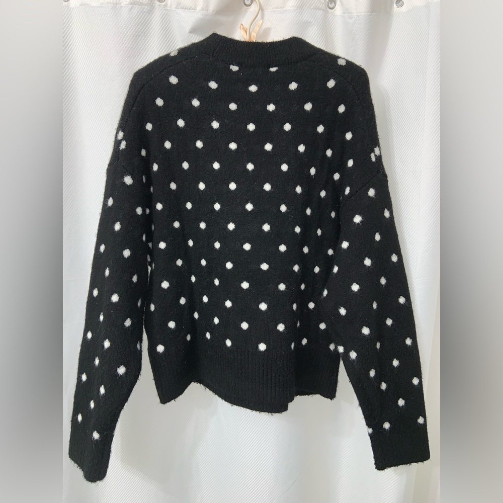 Polkadot sweater /Black & White. Crewneck !
